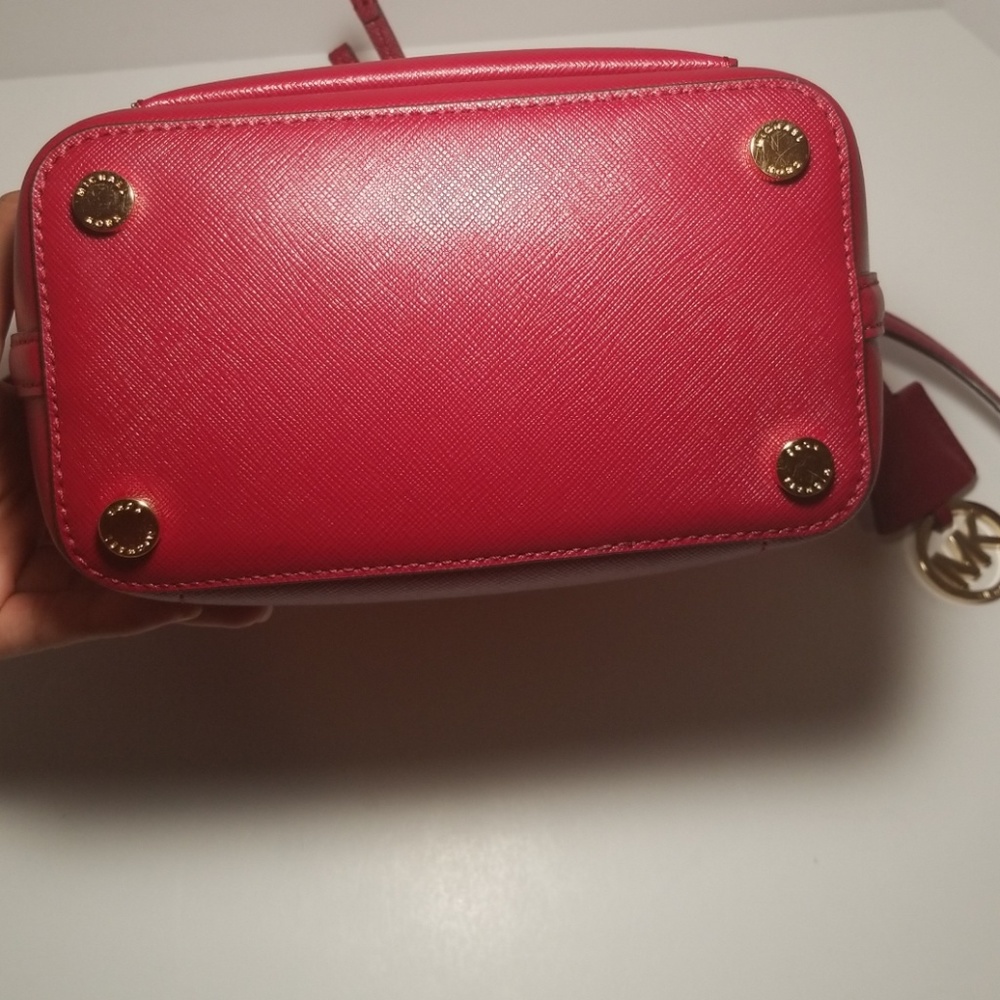 Michael Kors Small Greenwich Bucket Bag - Picture 6 of 7